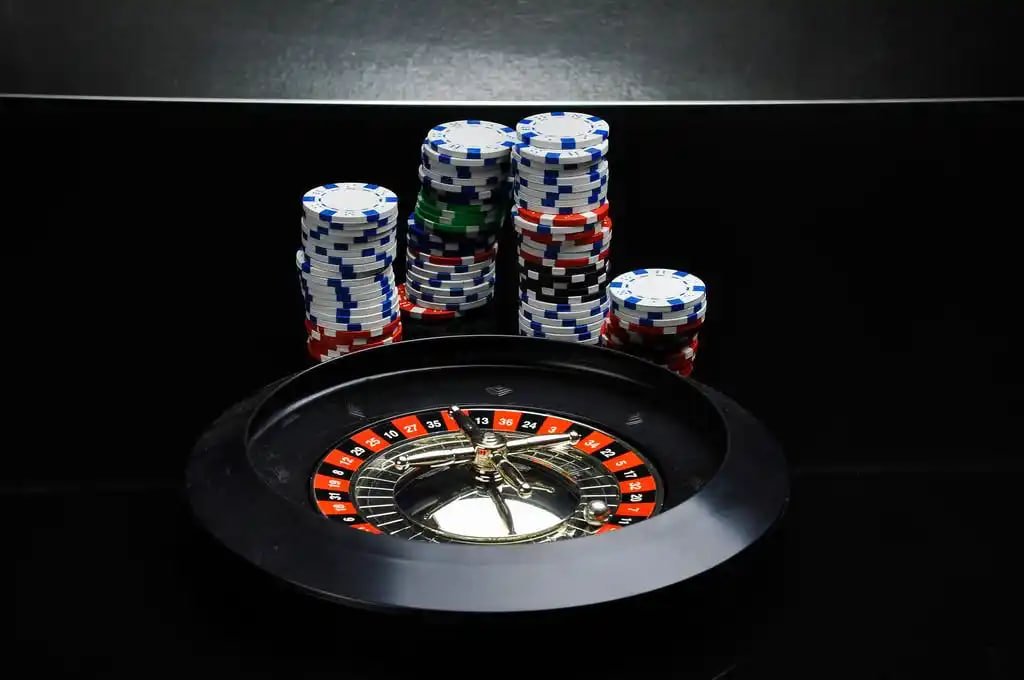 tajabandot app interface showing live-dealer tables and sportsbook on mobile screen